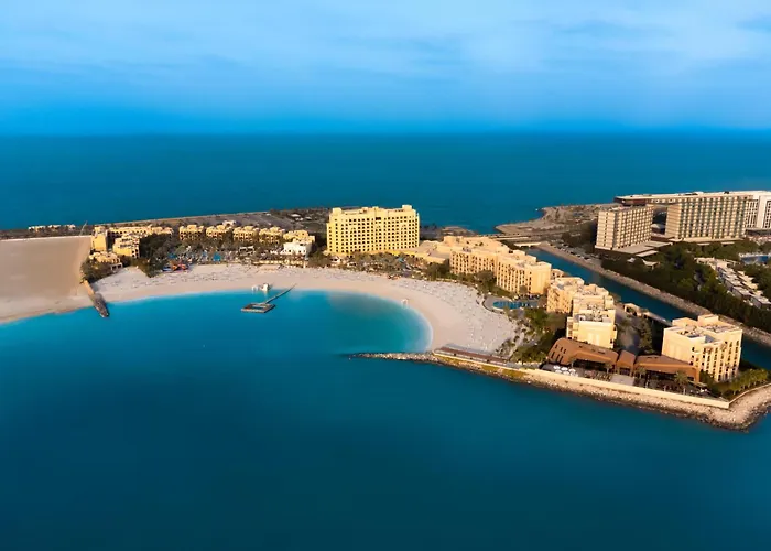 Hotels with a view Doubletree By Hilton & Spa Marjan Island